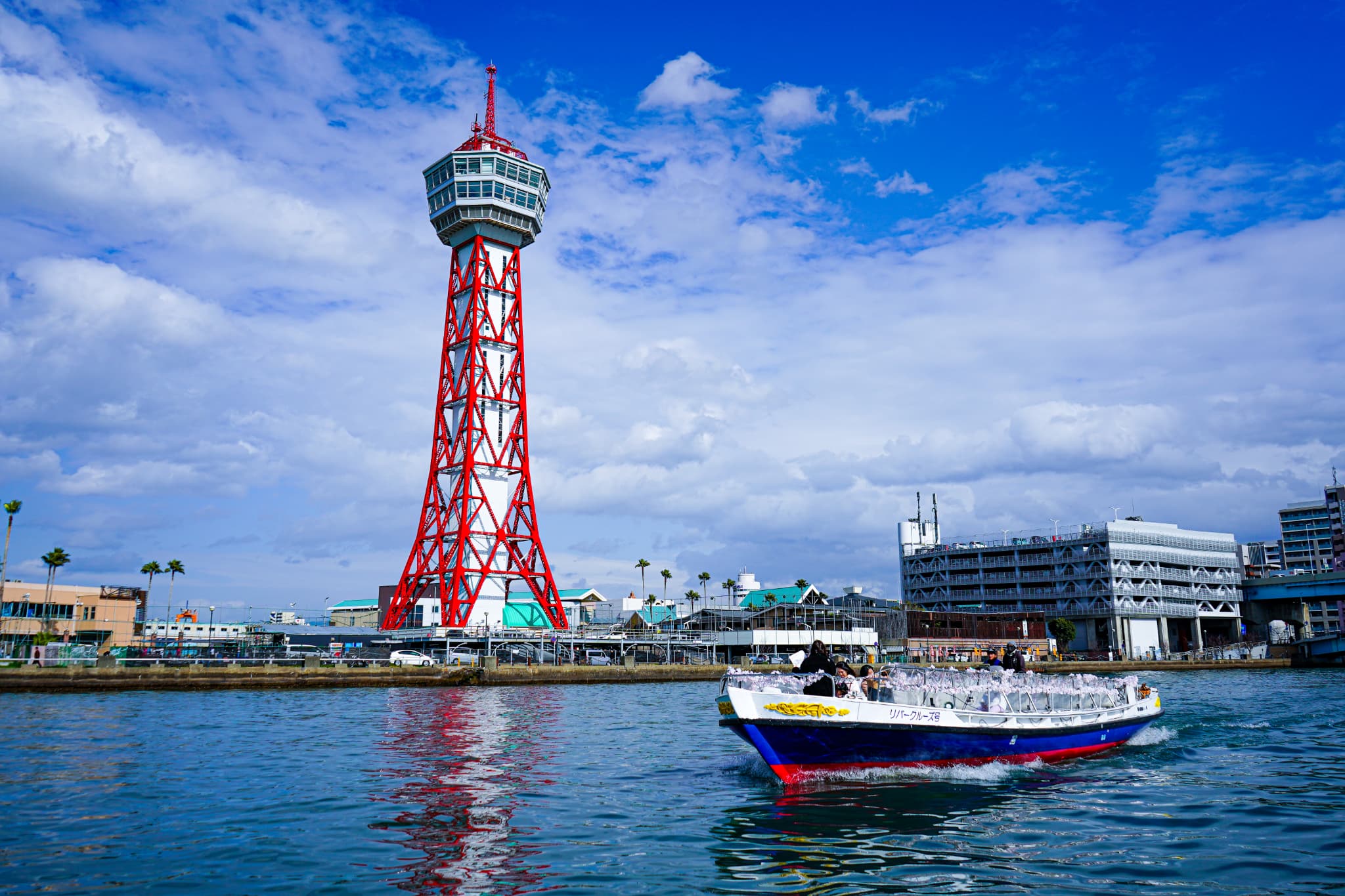 An extraordinary journey aboard a pleasure boat in Nakasu, Fukuoka