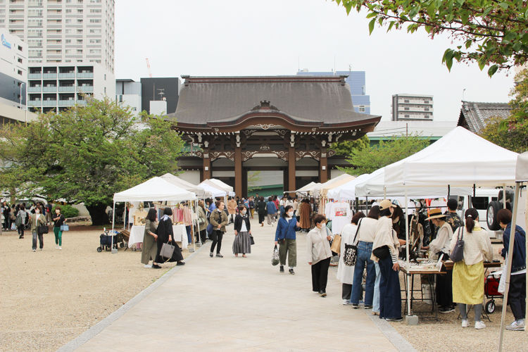 Make the morning market a part of your daily life, offering all the handmade goods you need.