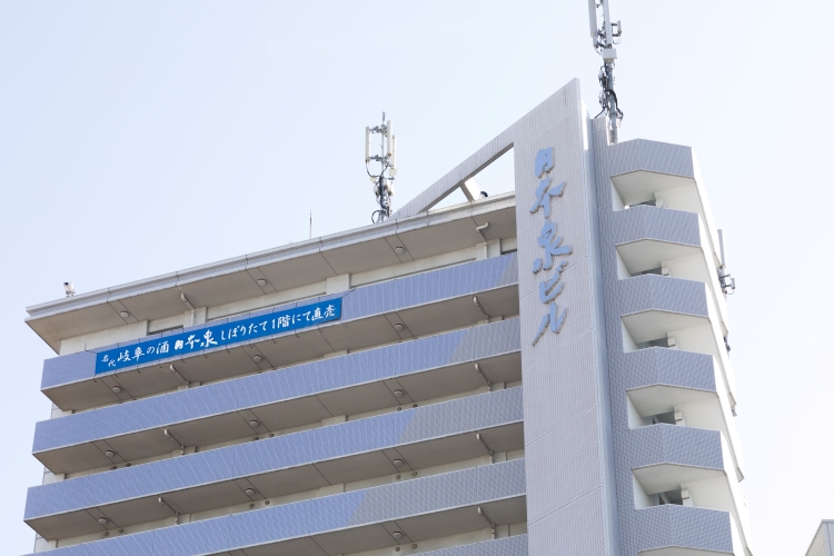 A sake brewery established in the Edo period that specializes in water and brews sake at Gifu Station