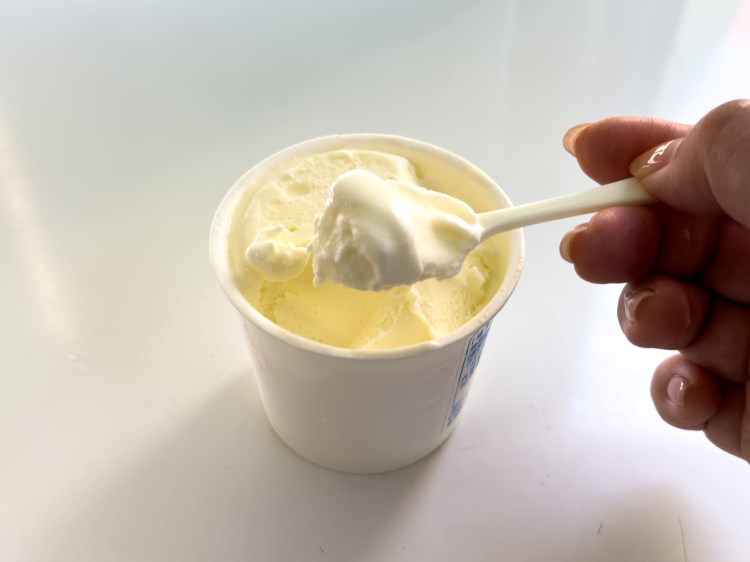 The perfect time to eat it is when the melted ice cream pools softly around the edge when you press the cup. The key is to eat it when it's a little harder than soft serve ice cream.