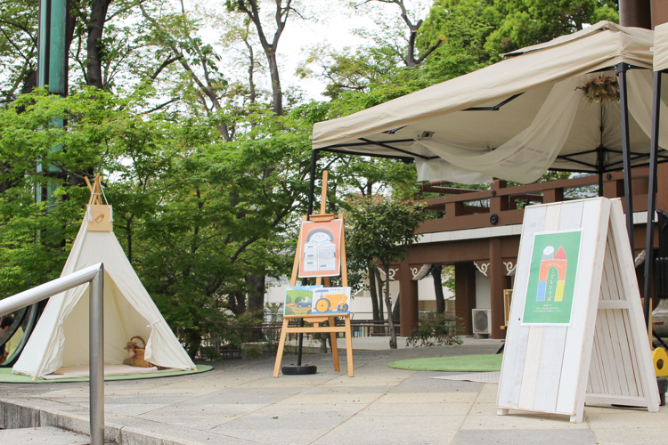 "Kodomo Hiroba" is a kids' space run by a childcare worker.