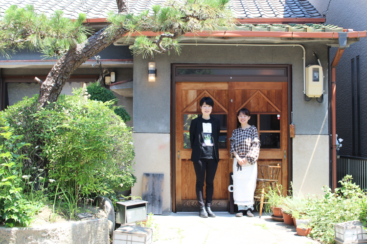 Mr. Chikazawa from "Jika Cafe Yamada" and Ryoko, owner of "R Cafe".