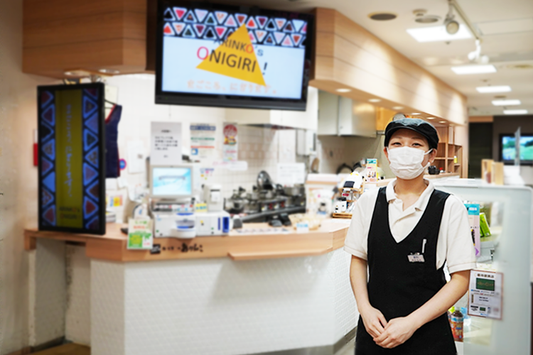 Mr. Sakamoto, the manager of the Aurora Town store, welcomed us with a cheerful smile.