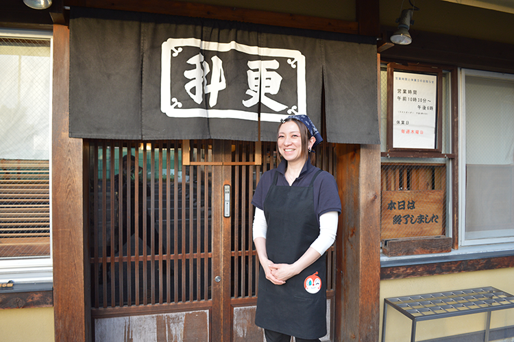 Asako Mizuno, daughter of the third-generation owner