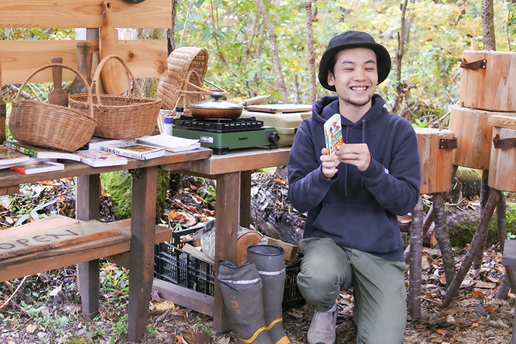 Junpei Mizukami, a natural food hunter, will guide you on a mushroom hunt in Gujo.