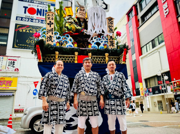 The 2024 Nakasu-ryu float and the officials of Nakasu 1-chome. Left: Sanitation: Takayuki Tsutsumaru. Center: Supervisor: Takeshi Shibata. Right: Young leader: Yoichi Uryu.