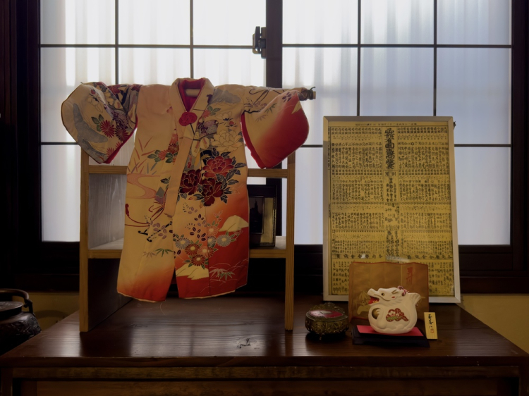 A copy of the "Hakodate Yuenmori Merchant List" issued in 1887 (Meiji 20) is also on display, which includes a listing of Kikuzen as a sake brewery.