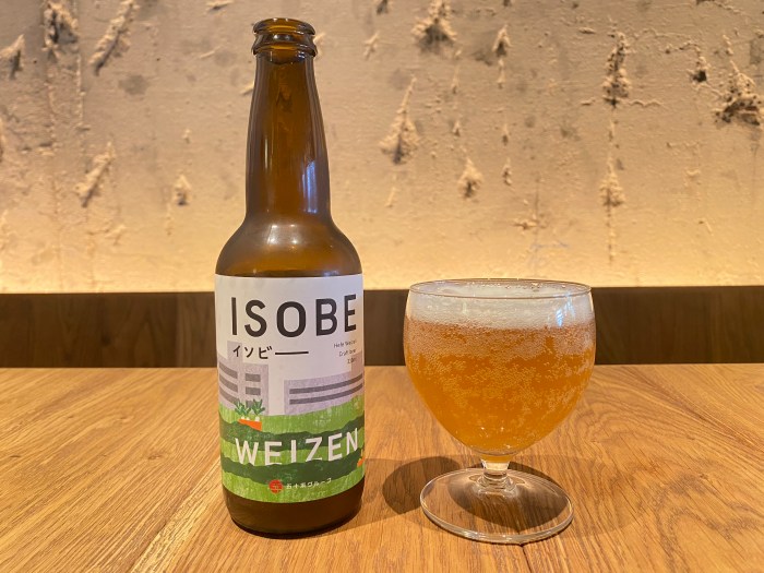 The Isobee craft beer, an original product of the Isoya Group, is perfect for drinking outside. Its fruity flavor goes well with vegetables.