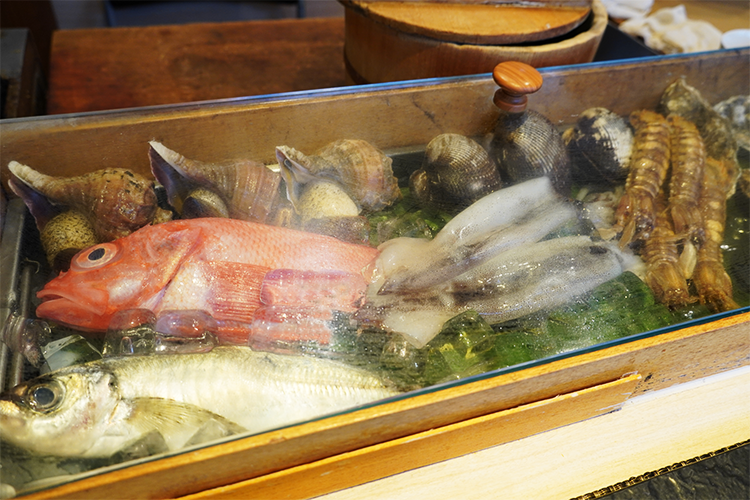 Once you sit at the counter, you'll be greeted by a display of sparkling, fresh seafood in a case right in front of you. The sight of these lively fish will surely make your heart leap.