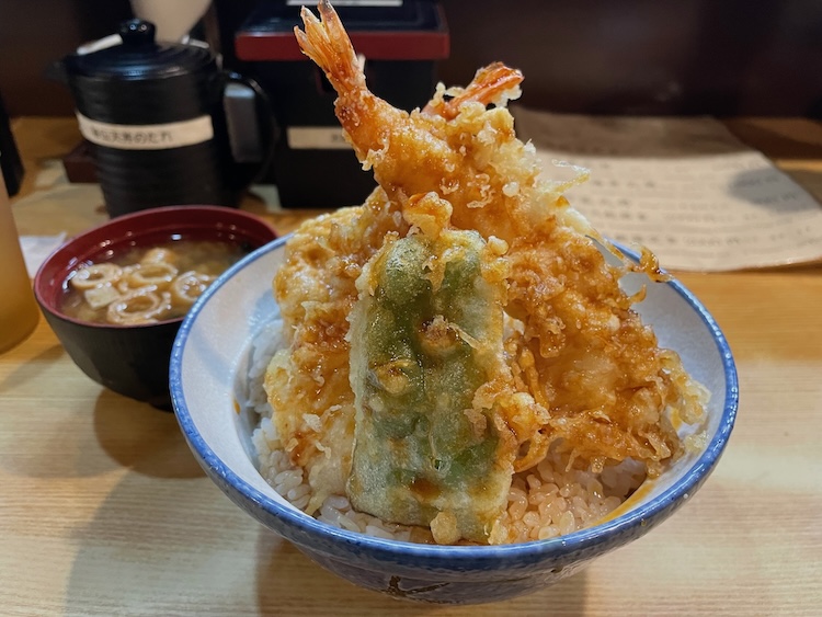 Tempura bowl from famous tempura restaurant "Hachimaki"