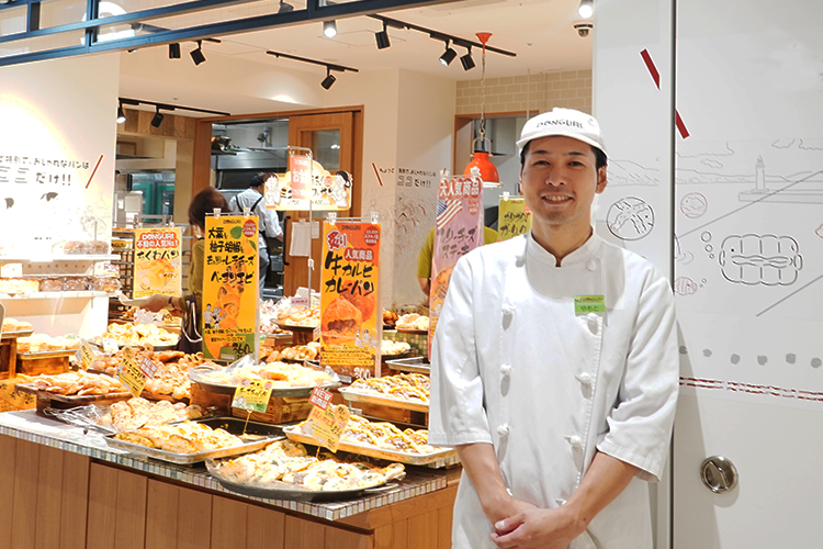 Yamoto-san has worked at Donguri for eight years, and out of all the breads on offer, his favorite is the Mentaiko French Bread.