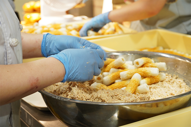 The process of stuffing chikuwa with homemade tuna mayonnaise