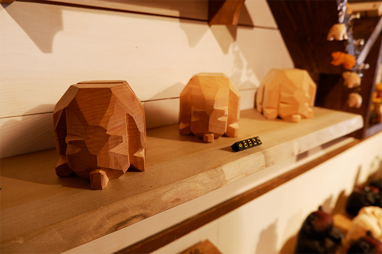"Abstract Bear" by Kawaguchi. Even with the same shape, changing the wood species gives it a different feel.