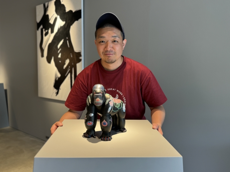 Hiromine-san is a puppeteer active around the world, yet he is also humorous and friendly.