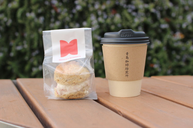 Enjoy a blissful moment savoring sweets and coffee in the park while listening to the vendors' stories.