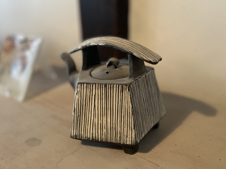 "ZEBRA-POT" by Yonezawa has a modern feel