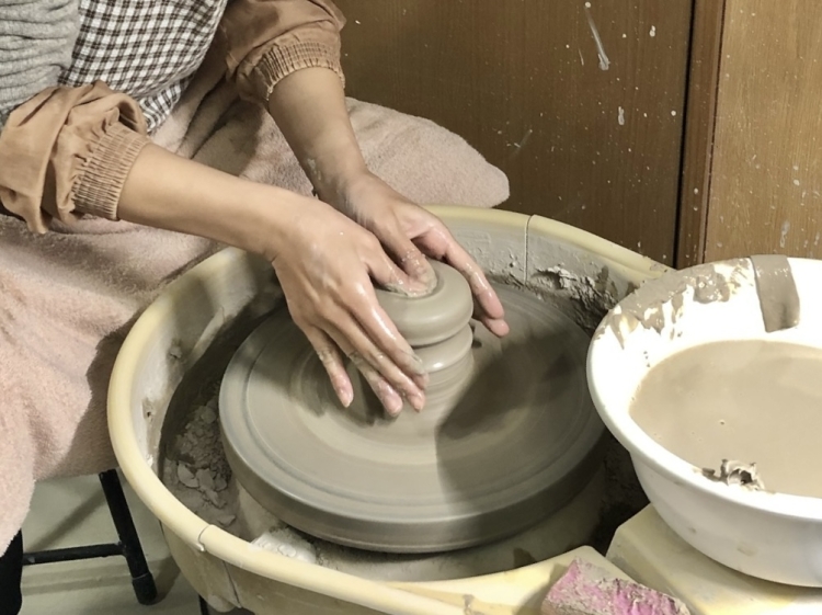 Pottery experience using an electric potter's wheel