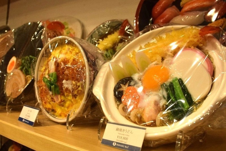 The beauty of the details, such as the texture and browning of fried food, is something that can only be found in Japan, where manufacturing techniques are so advanced.