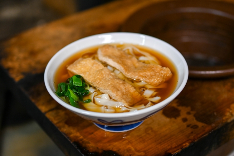 Homemade kishimen noodles less than 1mm thick, made to complement Kyoto dashi stock