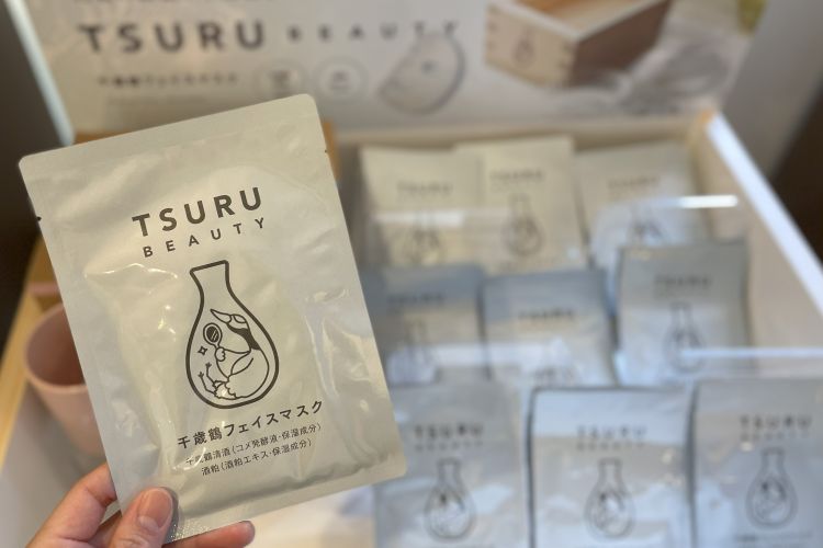Chitosetsuru Face Mask: Contains the beauty ingredients of sake
