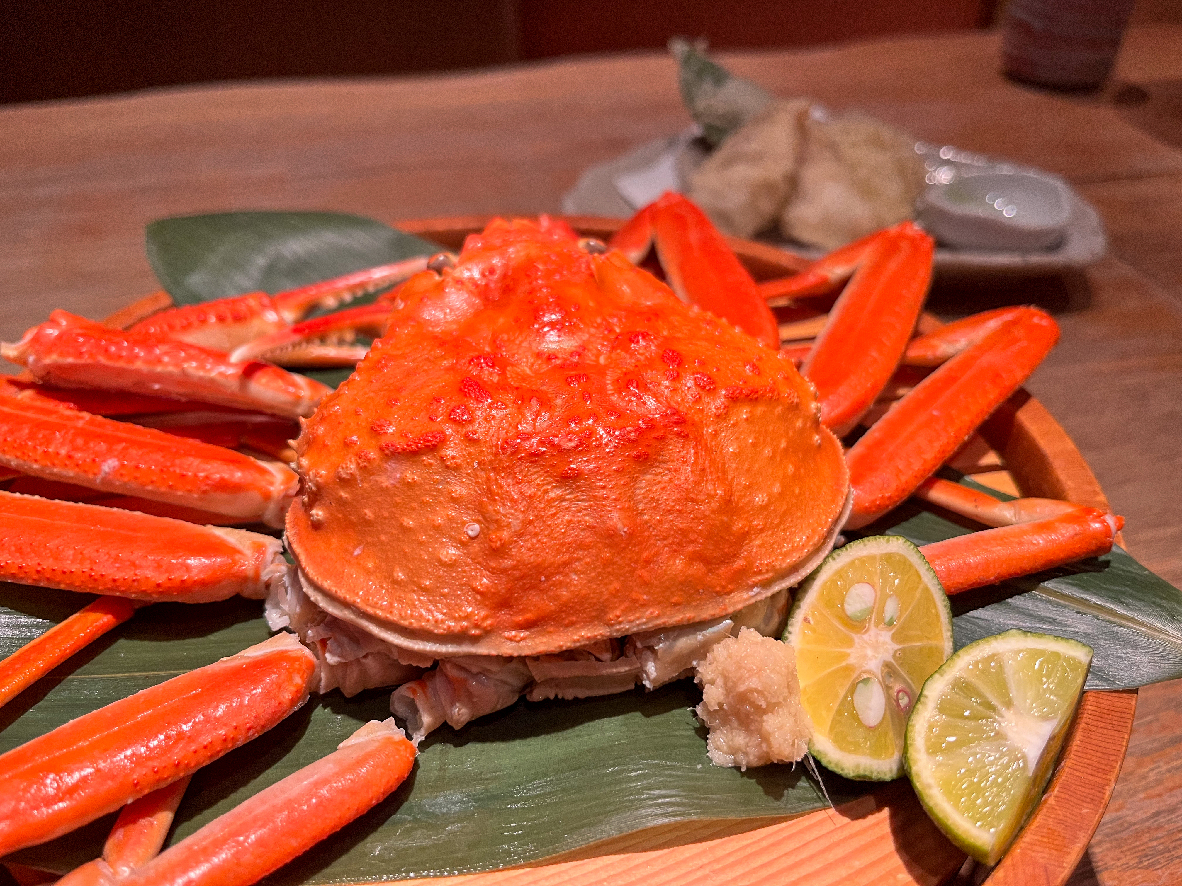 A trip to Kanazawa to experience with all five senses. Savor local delicacies at "Ichi no Kura"