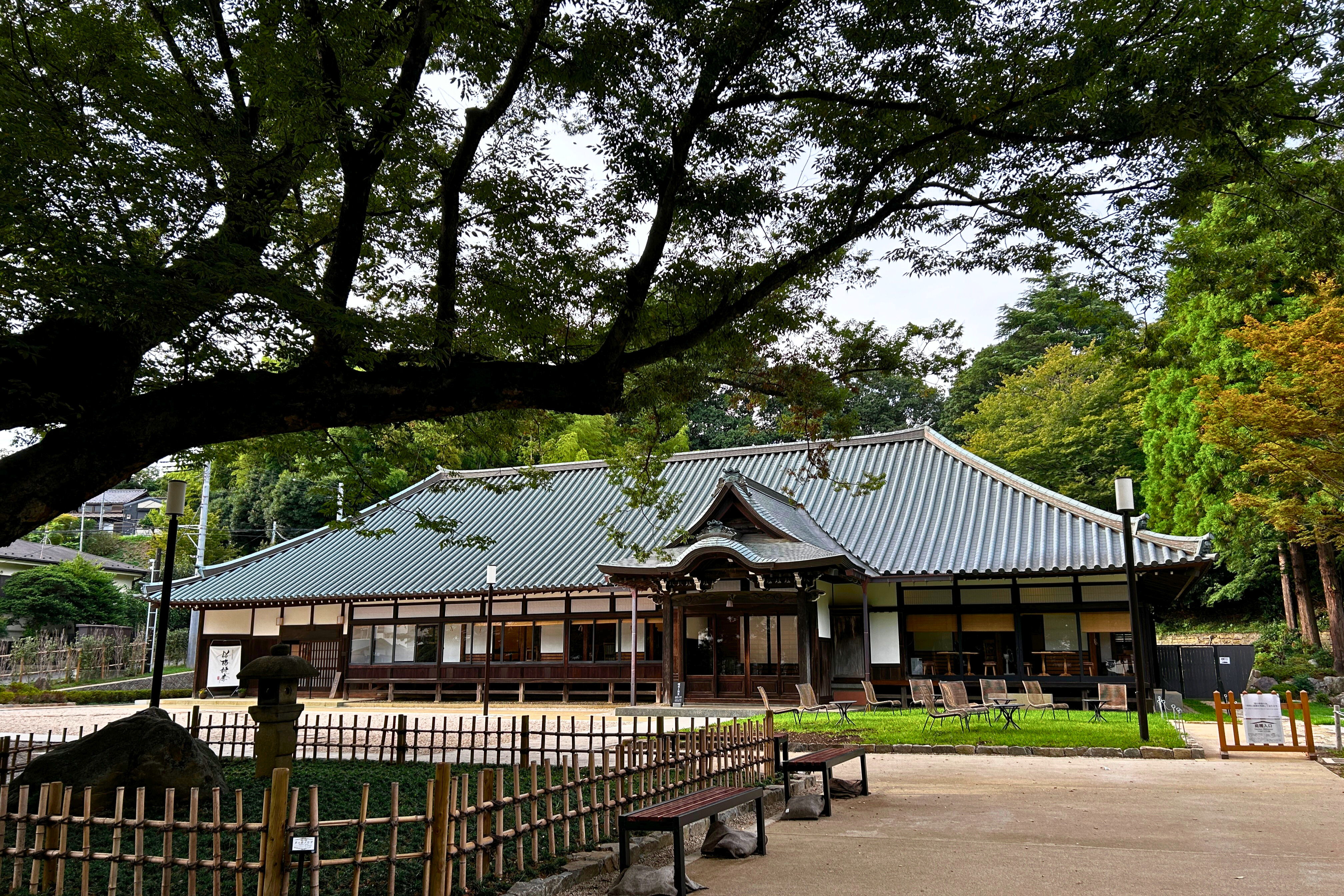 Enjoy a special moment in a Japanese garden that reflects the changing seasons and soothe your soul with seasonal flavors.