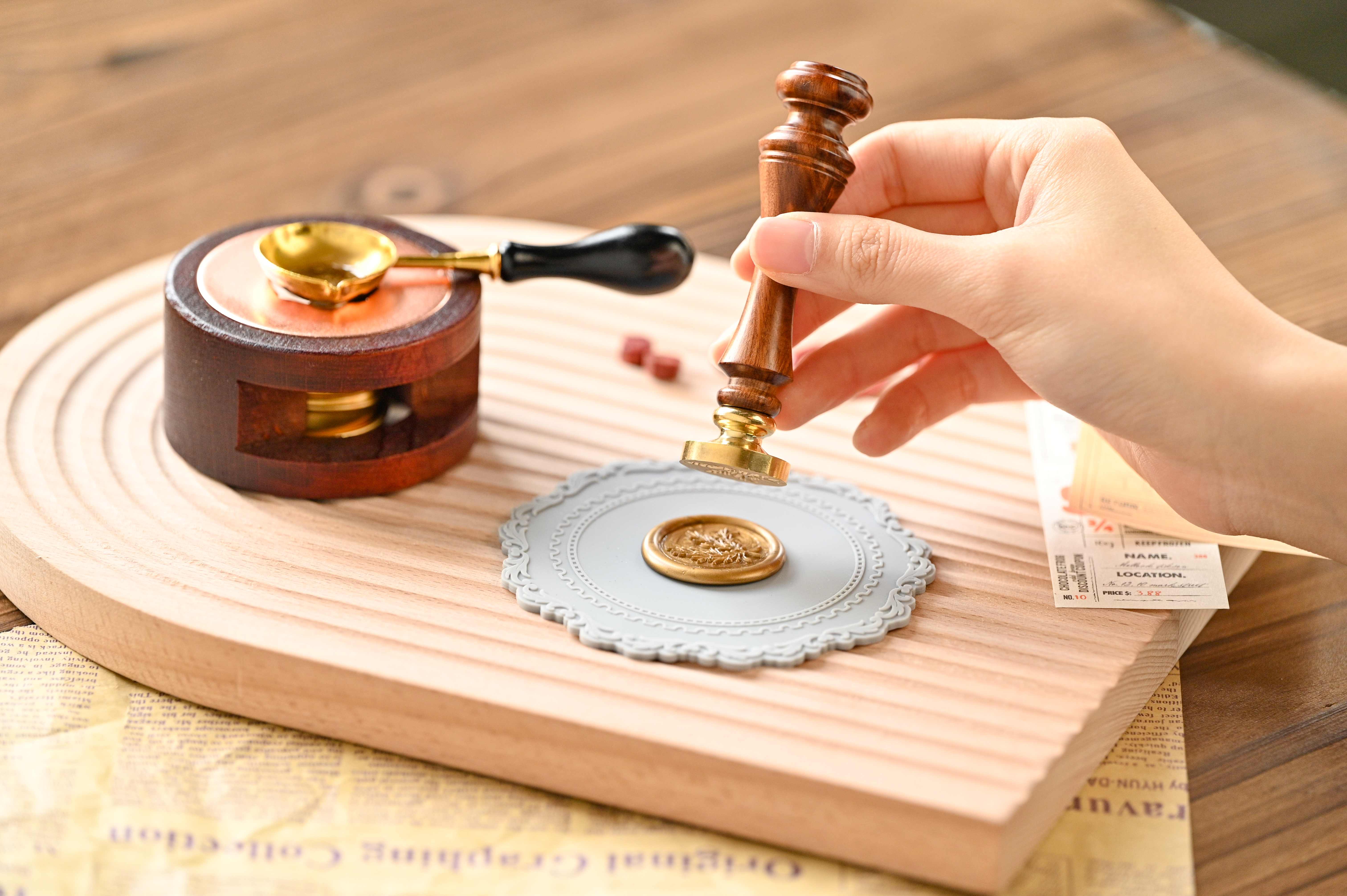 A sealing stamp filled with cuteness. Enjoy a creative experience that adds color to your everyday life.