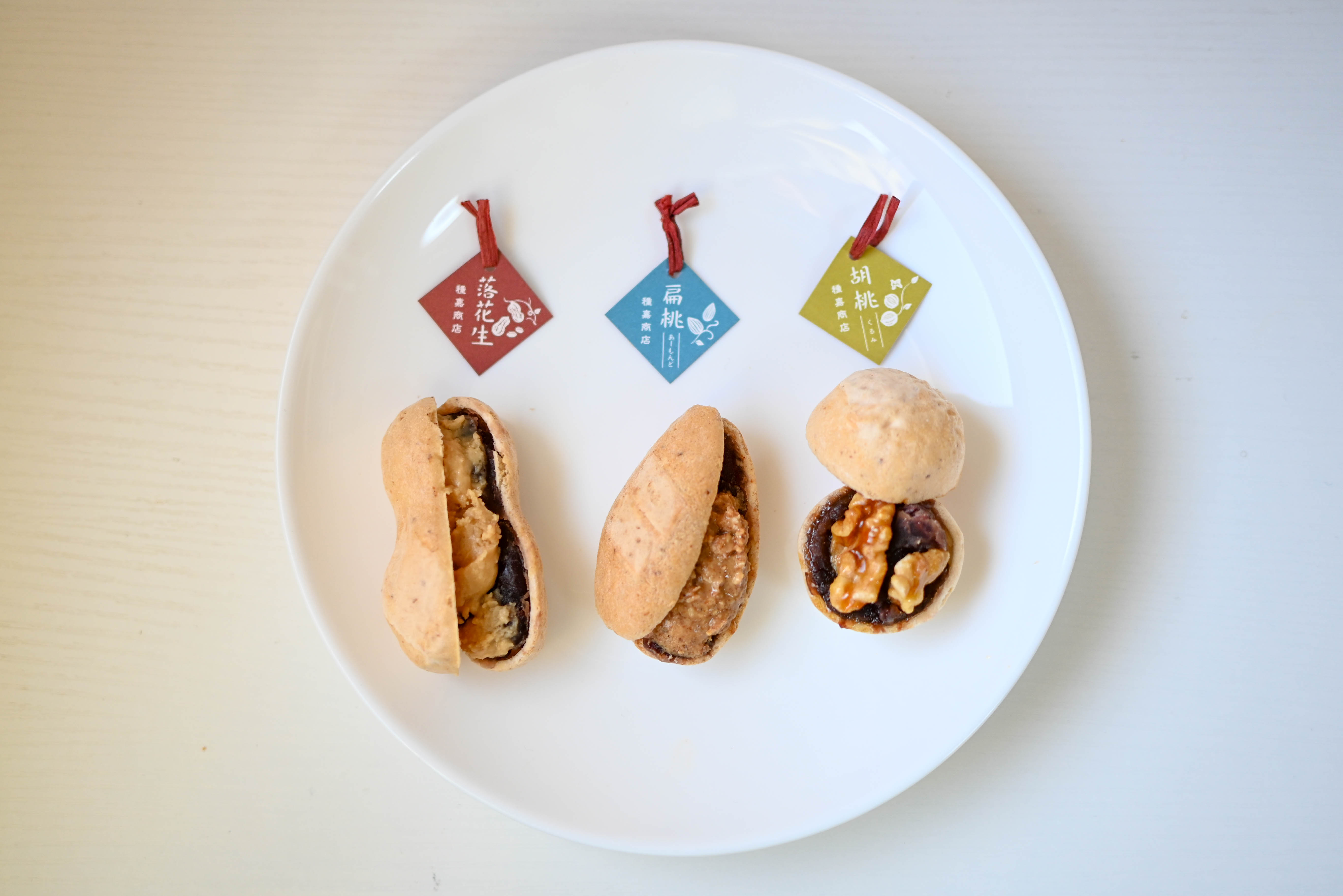 Bringing the "pride of behind the scenes" to the forefront: A new challenge for "Taneka Shoten," a specialty shop for monaka wafers.