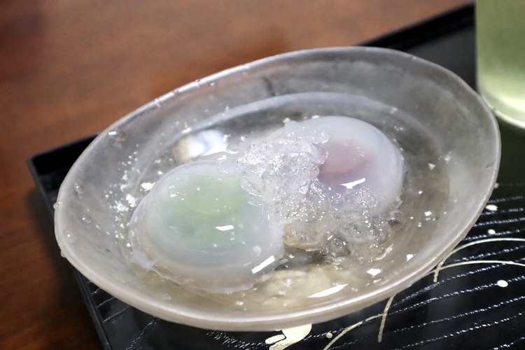 Mizu Manju, a summer tradition in Ogaki City. A clear, refreshing taste unique to the city of water.