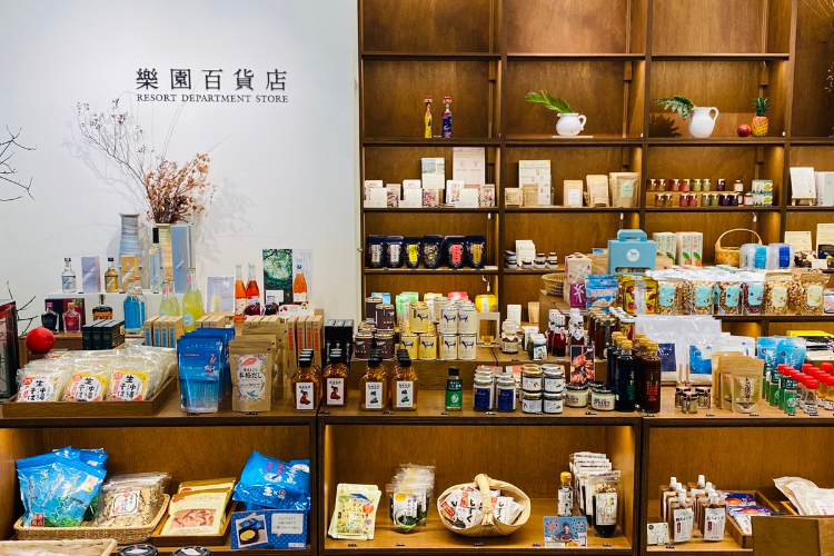 Bringing the blessings and craftsmanship of Okinawa into modern life! "Rakuen Department Store" is committed to offering the finest Okinawan products.