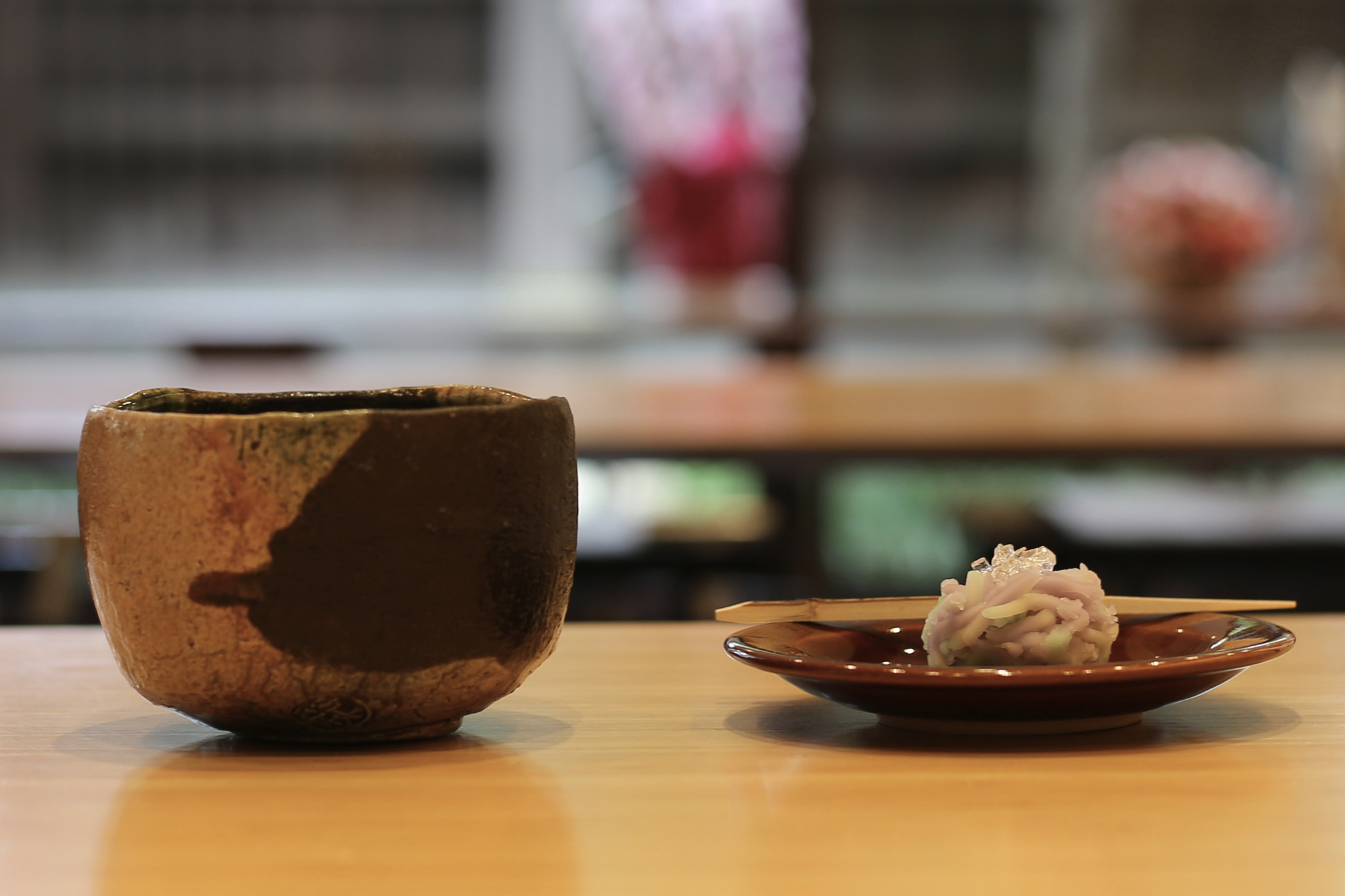 Ohi ware boasts a history spanning over 360 years. Experience its charm by seeing and touching it at the Ohi Museum.
