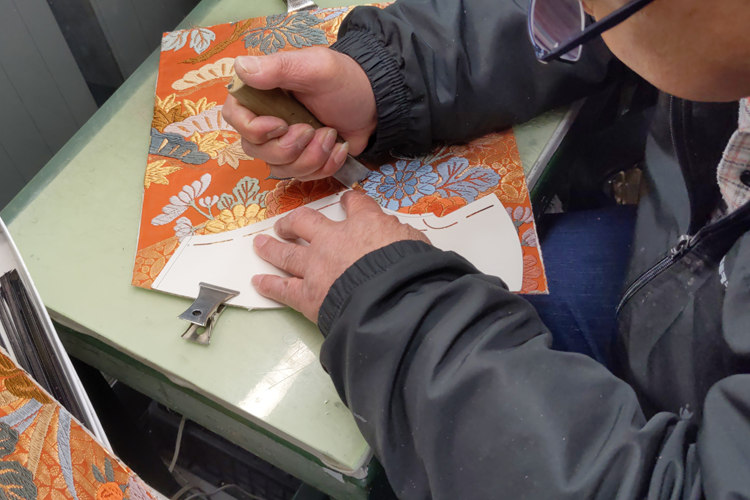 The cutting process of discarded kimonos into the shape of shoes