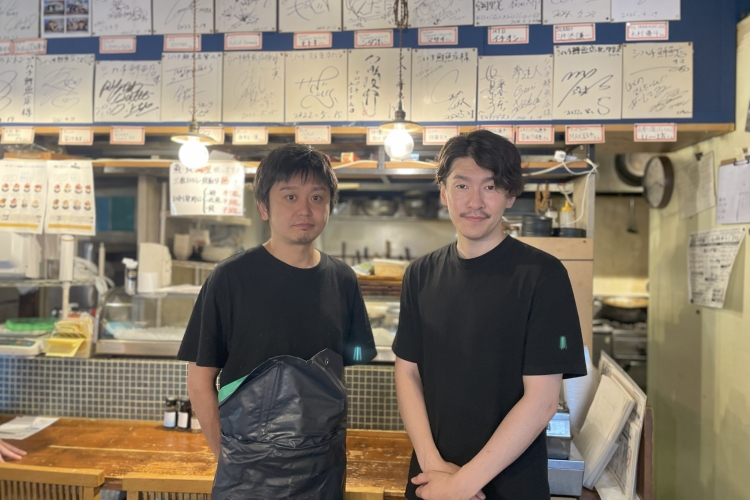 Manager Nagao (left) and Director Matsubara (right) have been building up the store since it first opened.