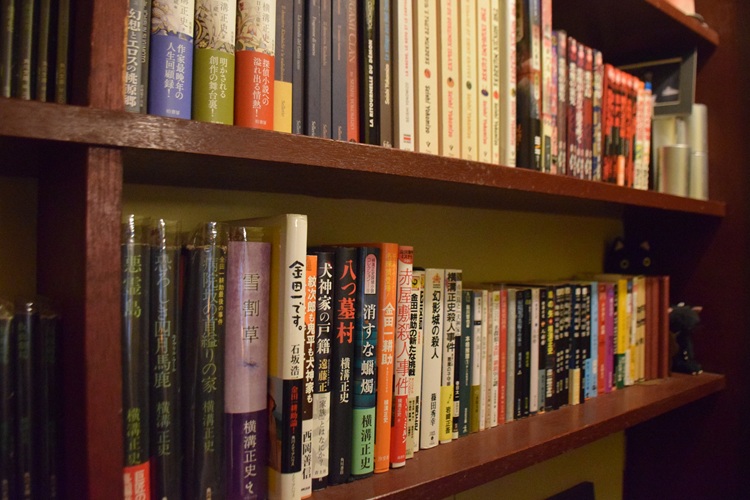 Many of Yokomizo Seishi's works line the bookshelves