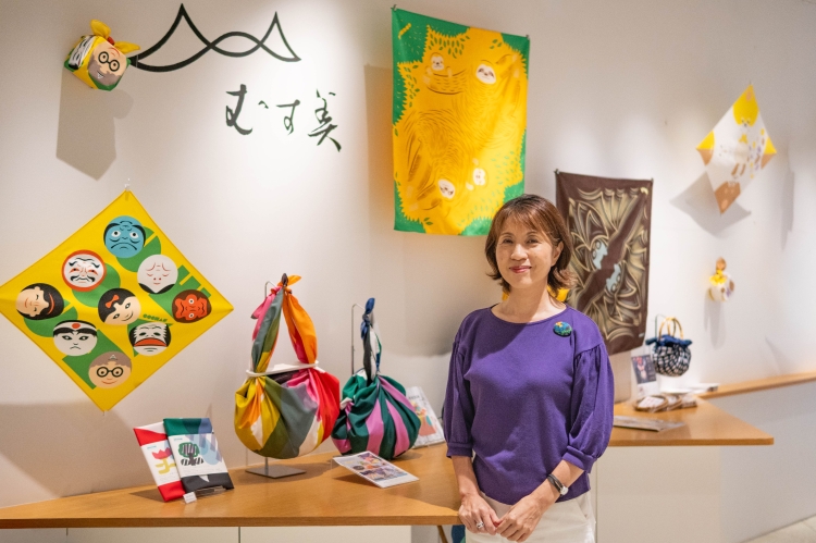 Etsuko Yamada, a member of the founding family, is in charge of public relations and promotes the appeal of Musubi every day.