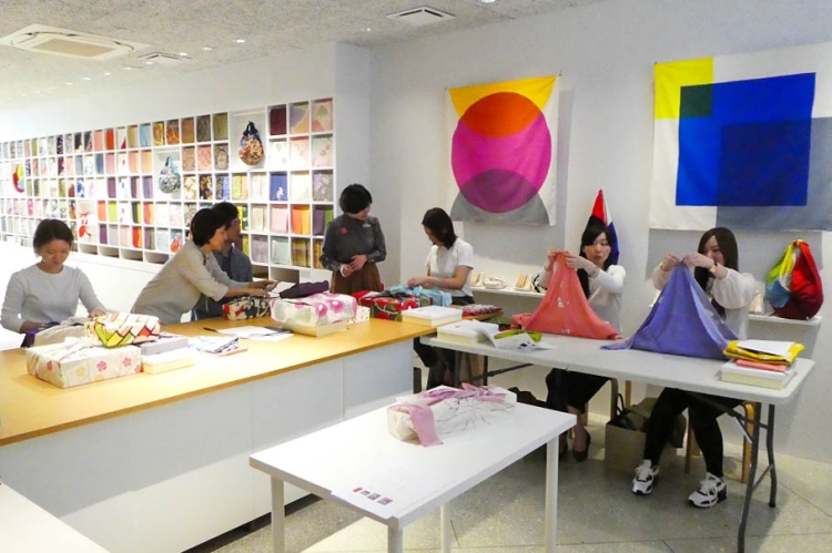 In-store workshops where you can learn basic tying techniques