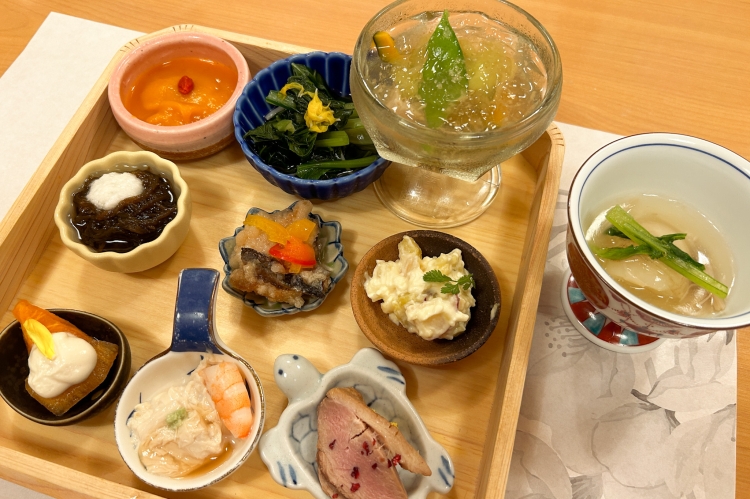 Hassun (appetizers) featuring small seasonal dishes such as "seasonal vegetable salad"