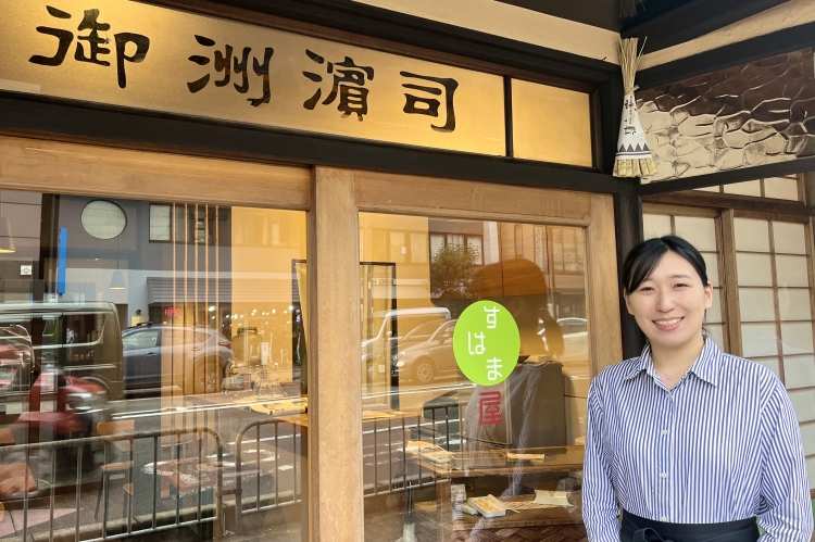 Yoshino-san, the owner of "Suhama-ya," has inherited the taste of "Yoshitsugu Uemura."