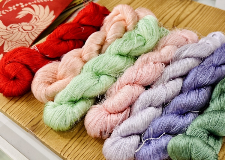 White silk thread made from silkworm cocoons, dyed with dyes.
