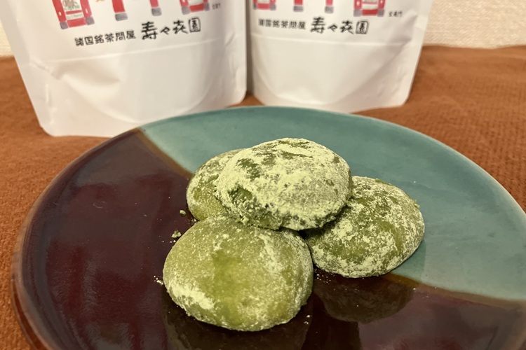 "One bite-sized matcha sable" - the aroma of matcha fills your mouth.