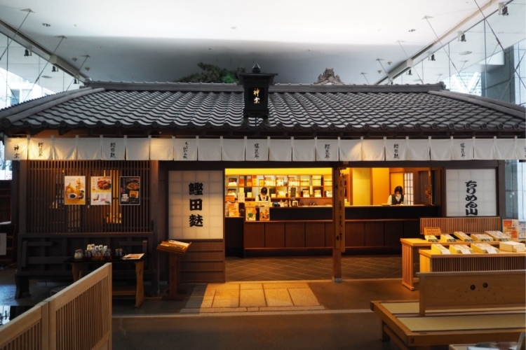 The interior has a calm atmosphere reminiscent of buildings from the Meiji era or earlier.