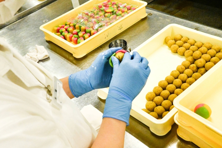 Japanese sweets, each made with heartfelt care.