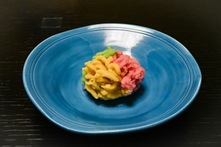 "Miyama no Nishiki," a fresh confection made with kinton (sweet potato paste), available only in November.