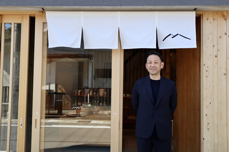 お話を伺った、4代目の山本慎一郎さん 
