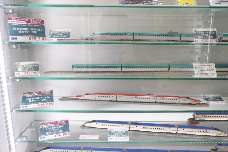 JR East's Shinkansen trains, such as Hayabusa, Komachi, and Kagayaki, are also popular.