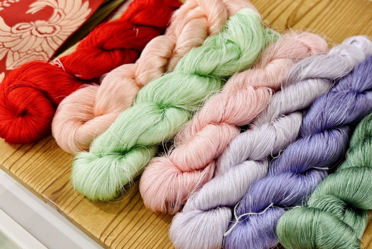 White silk thread made from silkworm cocoons, dyed with dyes.