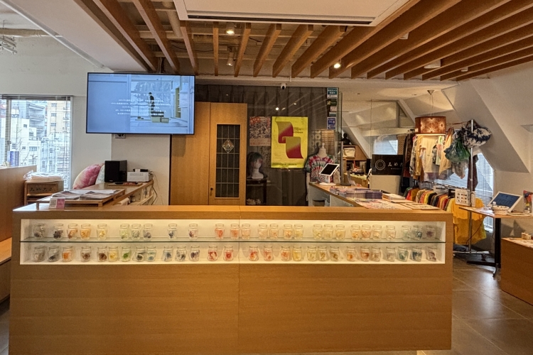 A look inside the "somenova" dyeing experience workspace store.