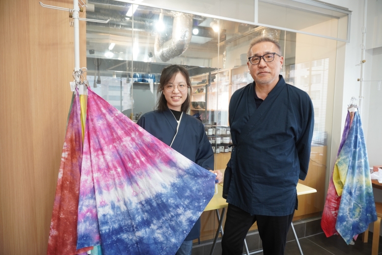 Staff member Megumi Saito (left), President and CEO Shinichi Aoyama (right)