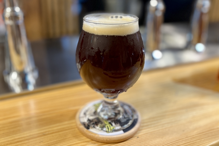 "Yanaka Beer," a flagship product developed to evoke the image of a sunset in Yanaka.
