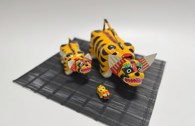 A bobblehead tiger and a palm-sized miniature tiger to adorn the Boys' Festival.